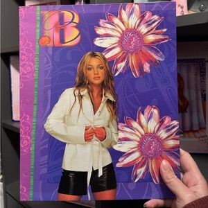 2/$30 vintage britney spears folder 💕